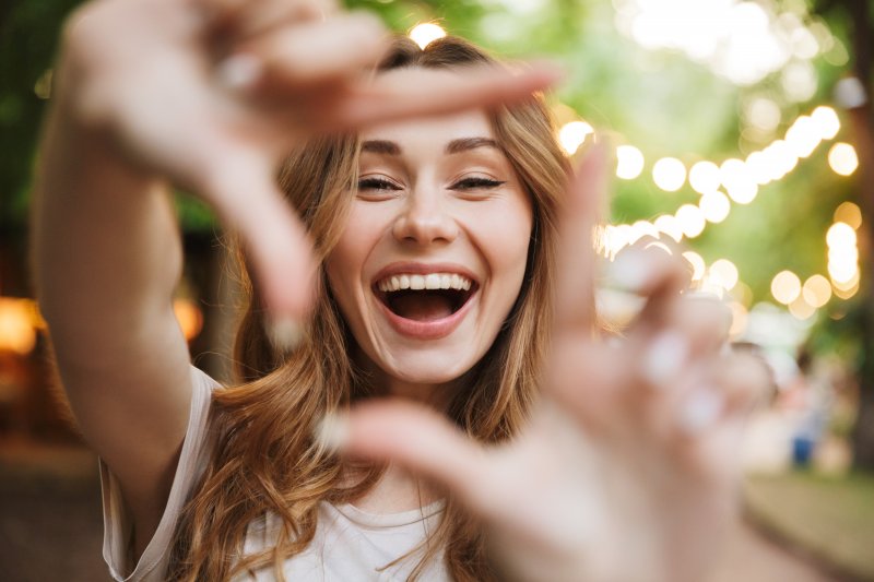 A woman with a picturesque smile thanks to cosmetic dentistry